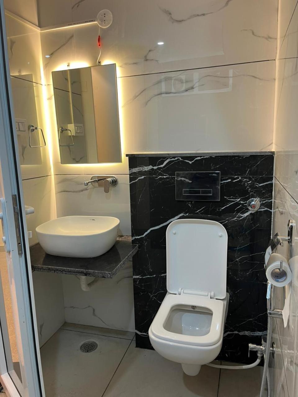 Hotel Grand Safari Kotdwāra 外观 照片
