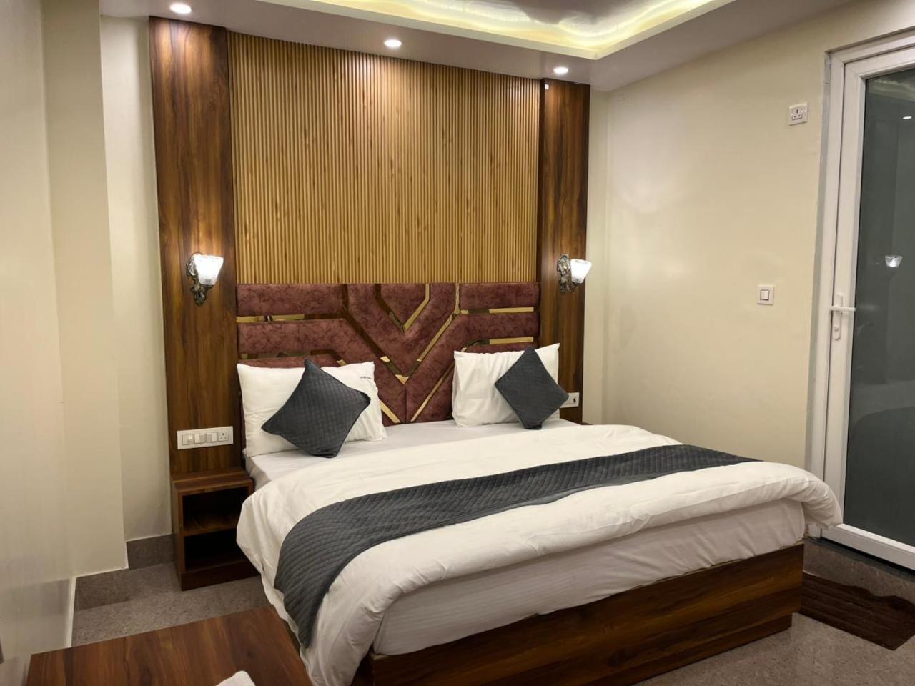 Hotel Grand Safari Kotdwāra 外观 照片