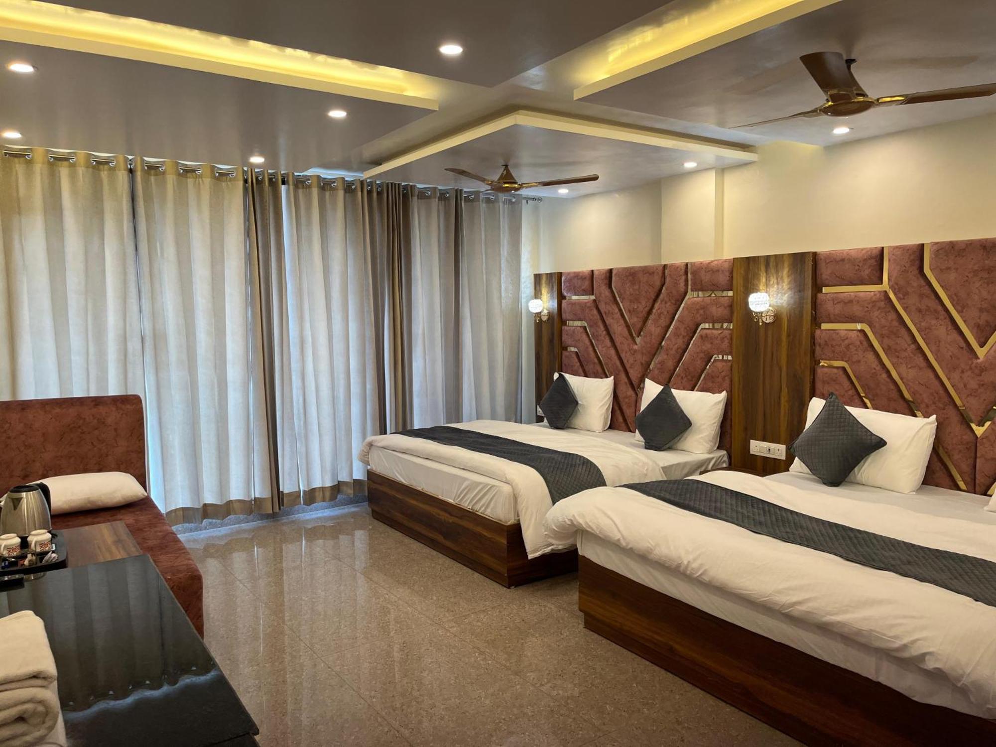 Hotel Grand Safari Kotdwāra 外观 照片