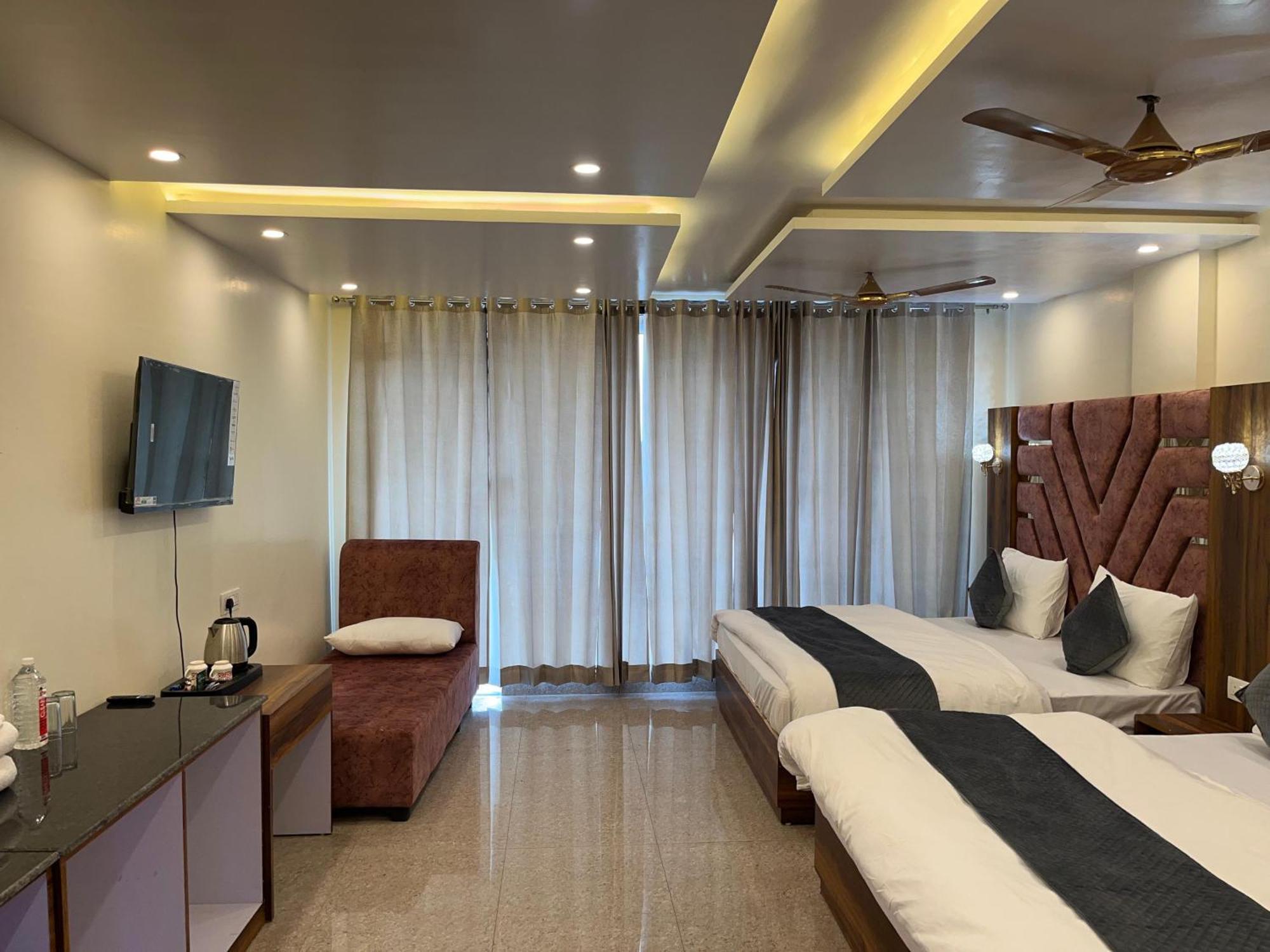 Hotel Grand Safari Kotdwāra 外观 照片